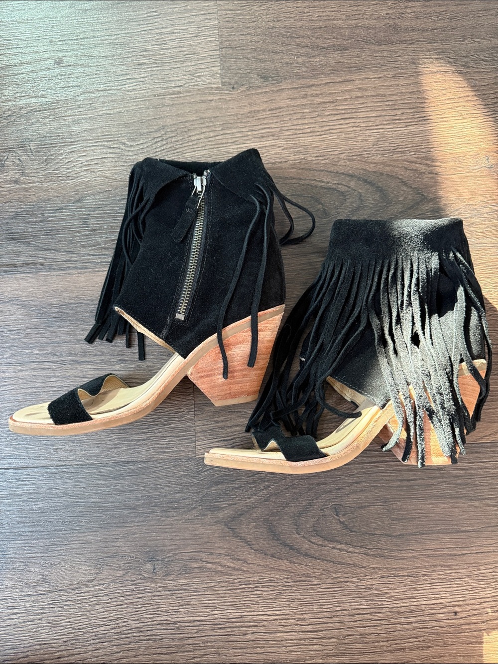 Koolaburra Black Fringe Open-Toe Mid-Heel Sandals Sz 6.5